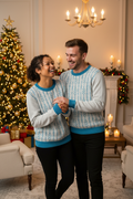 Due ragazzi con il maglione girocollo